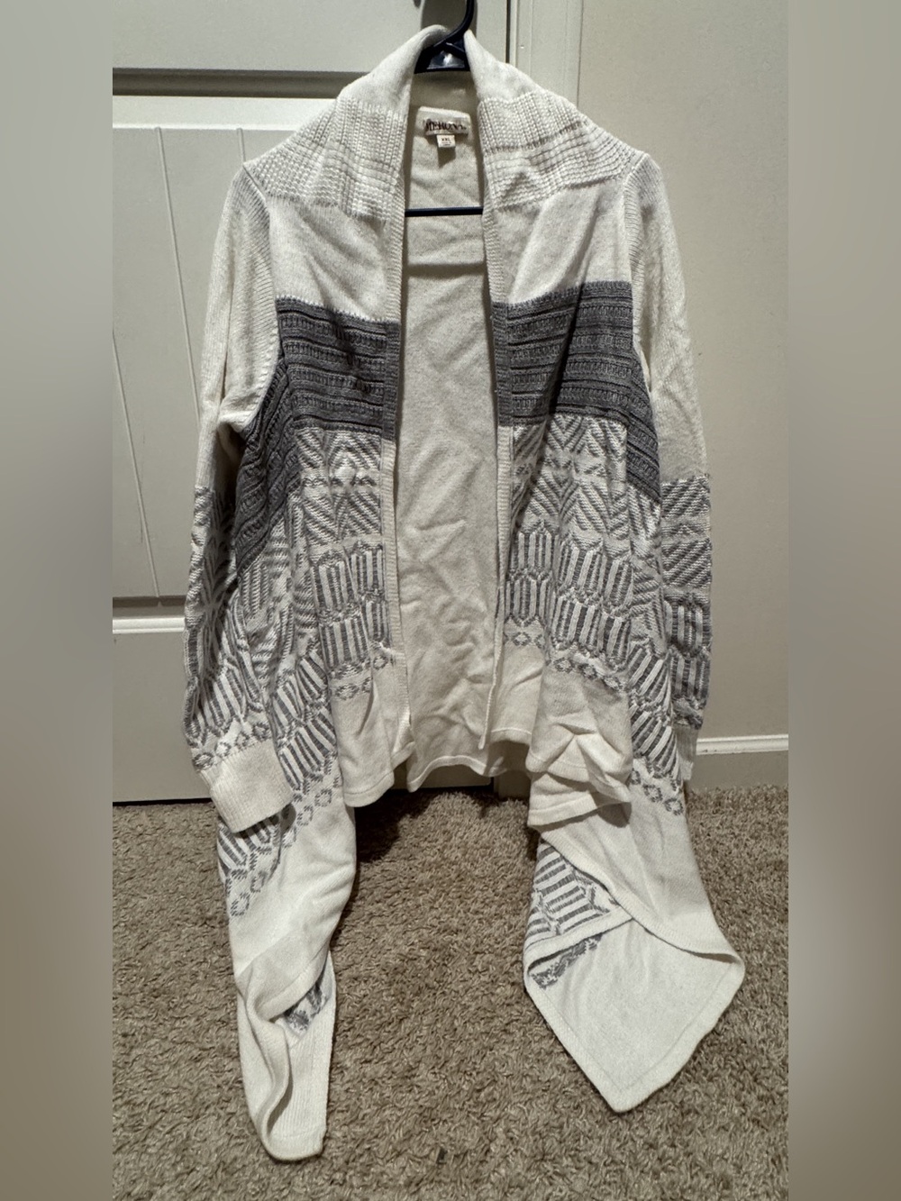 Merona Geometric Knit Cardigan in White & Gray Size XL Like New